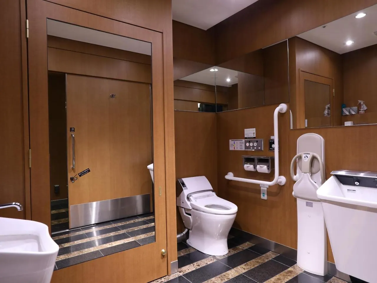 Apa Hotel Kanda Jimbocho Ekihigashi Tokio